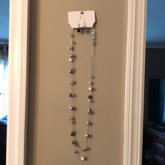 Necklace and earring set. Never worn tags still on - Picture 2 of 3